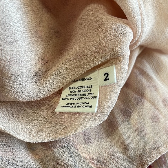 Ulla Johnson Silk Dress Size 2 Pink and Blue Printed Low V Neck Knee Elegant - Picture 4 of 9